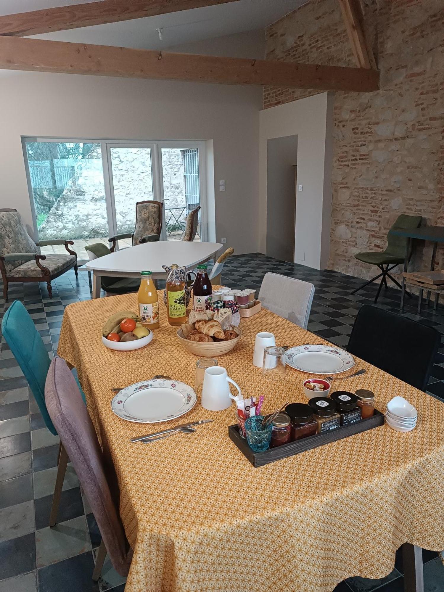 Chambres d'Hôtes Le Jardin Des Cèdres Lavaur (Tarn) Exterior foto