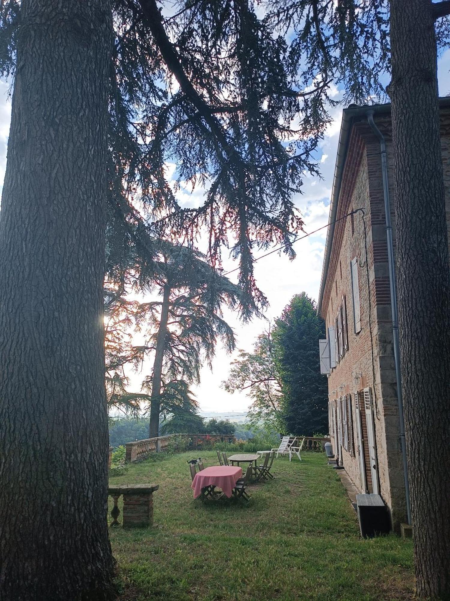 Chambres d'Hôtes Le Jardin Des Cèdres Lavaur (Tarn) Exterior foto