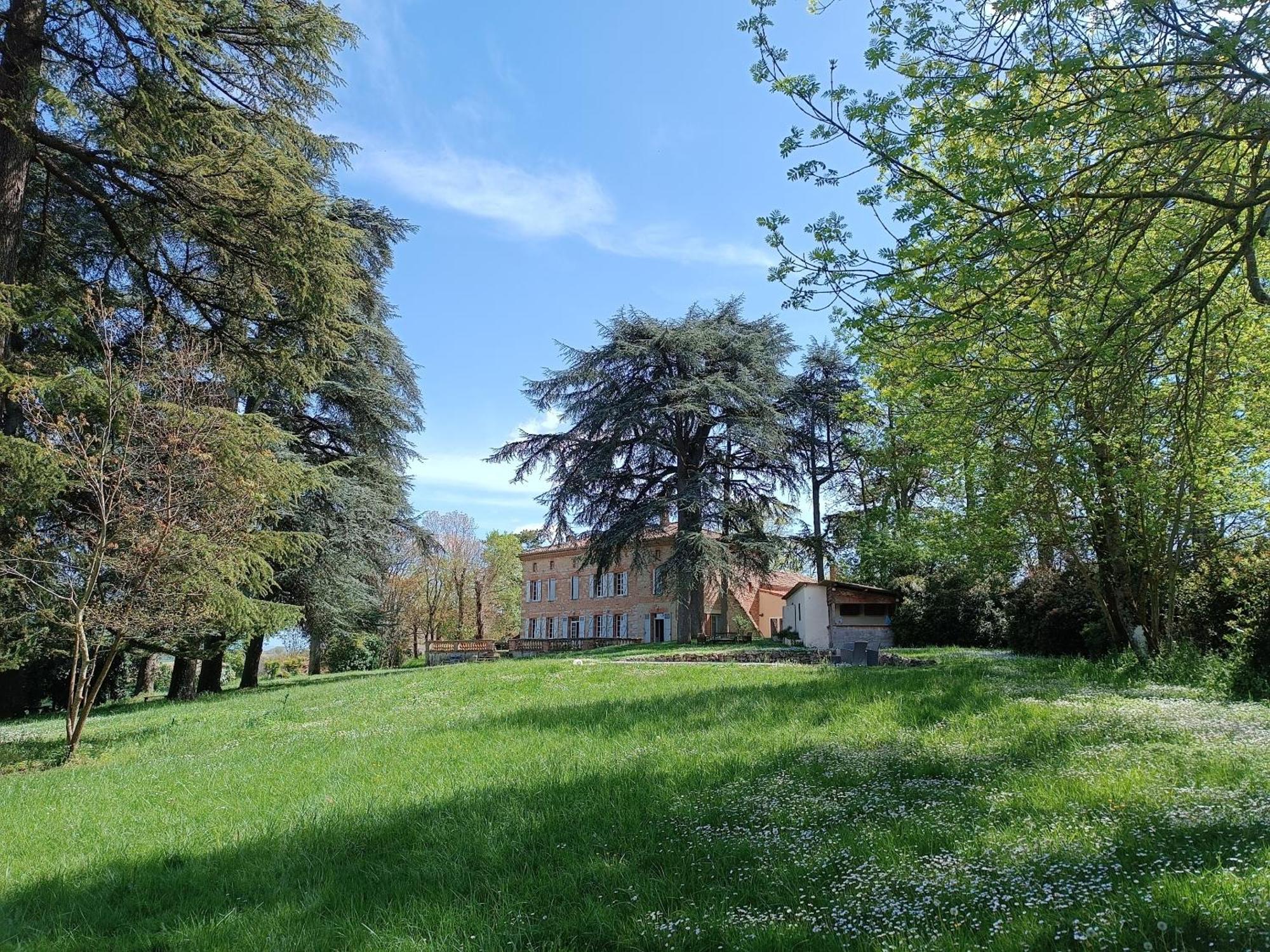Chambres d'Hôtes Le Jardin Des Cèdres Lavaur (Tarn) Exterior foto